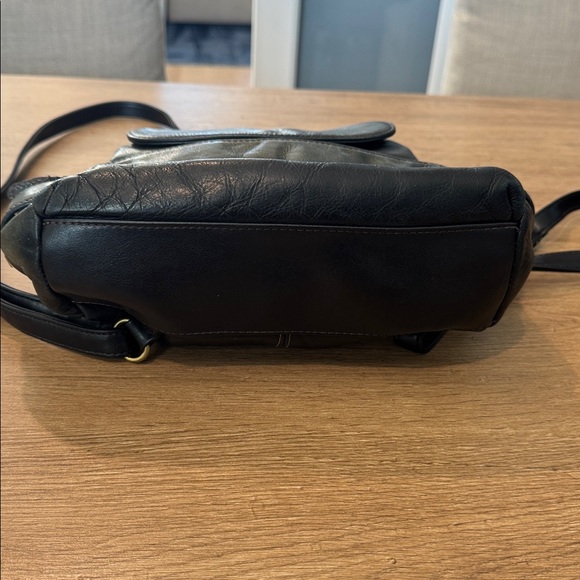 Wilsons Leather Genuine Leather Vintage Flap Backpack Olive Green Distressed Bag - Picture 6 of 16